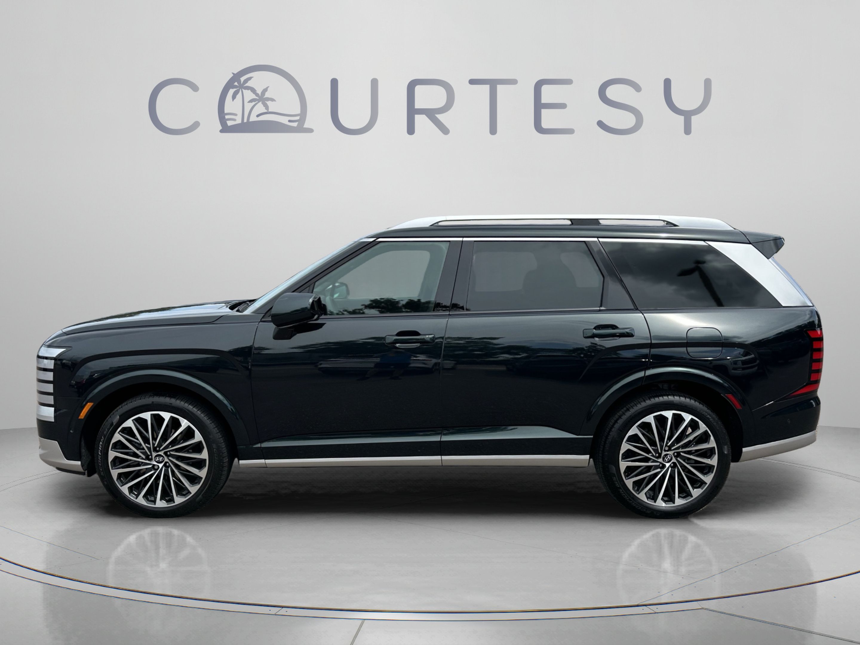 Used 2026 Hyundai Palisade Calligraphy FWD image 2