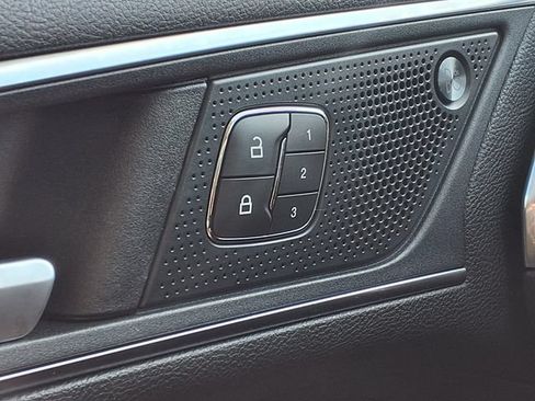 Used 2021 Ford Edge Titanium FWD image 11