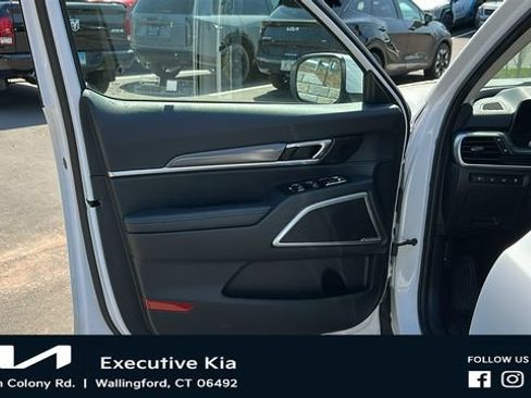 Certified 2025 Kia Telluride S AWD/4WD image 8