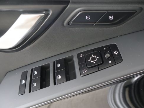 Used 2024 Kia Niro SX Touring FWD image 11