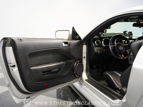 Used 2006 Ford Mustang GT RWD image 37