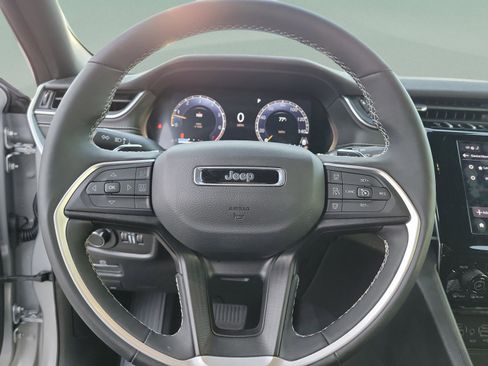 Certified 2025 Jeep Grand Cherokee Altitude RWD image 16