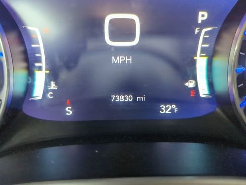 Used 2024 Chrysler Pacifica Touring-L image 12