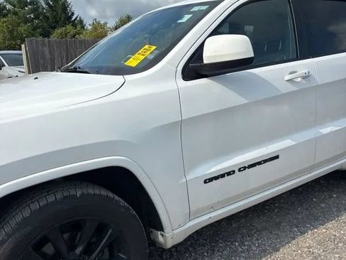 Used 2021 Jeep Grand Cherokee Laredo X AWD/4WD image 2
