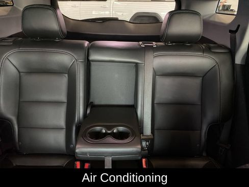 Used 2024 GMC Terrain SLT AWD/4WD image 12
