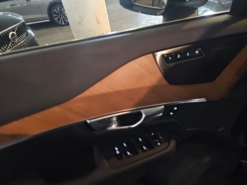 Certified 2023 Volvo XC90 B6 Plus w/ Protection Package AWD/4WD image 18