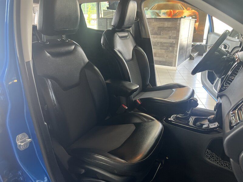 Used 2018 Jeep Compass Latitude w/ Popular Equipment Group AWD/4WD image 22