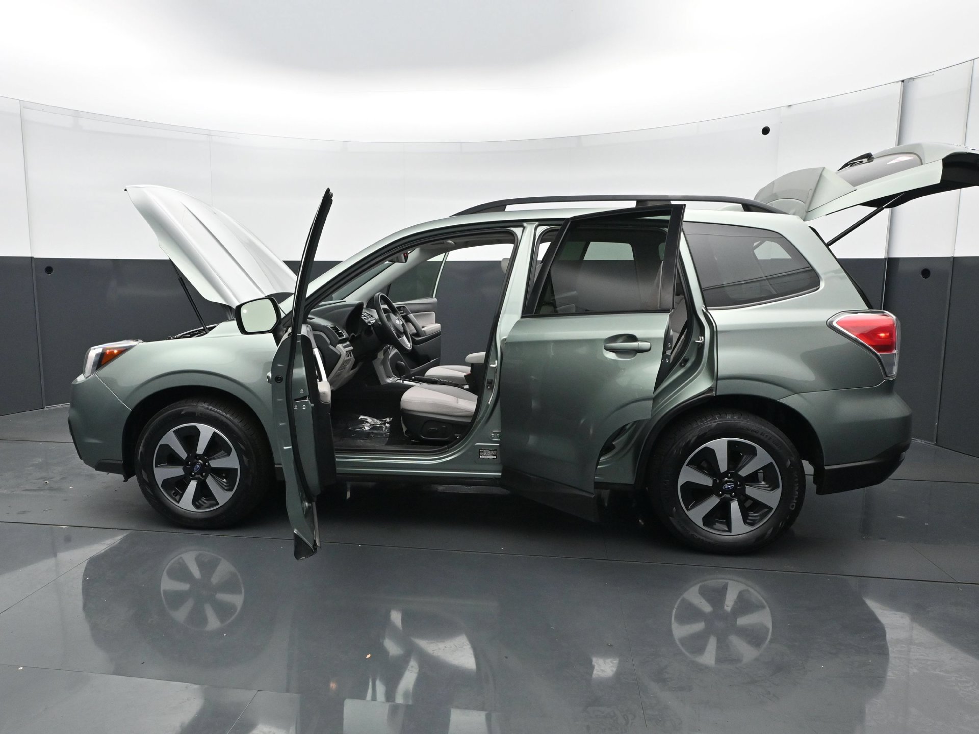 Used 2017 Subaru Forester 2.5i Premium w/ Popular Package #2A AWD/4WD image 31