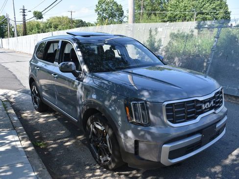 Used 2025 Kia Telluride S FWD image 4