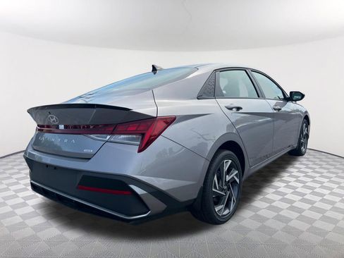 Used 2025 Hyundai Elantra SEL FWD image 5