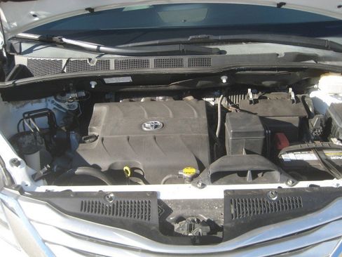 Used 2015 Toyota Sienna Limited Premium image 13