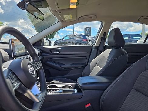 Used 2024 Nissan Altima 2.5 SV FWD image 29