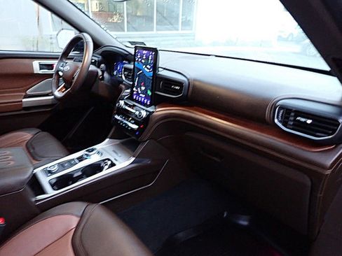 Used 2023 Ford Explorer King Ranch w/ Technology Package image 15