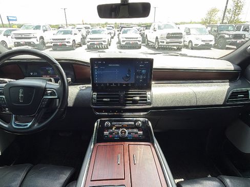 Used 2022 Lincoln Navigator Reserve AWD/4WD image 17