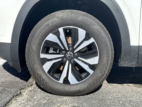 New 2026 Volkswagen Atlas SE FWD image 9