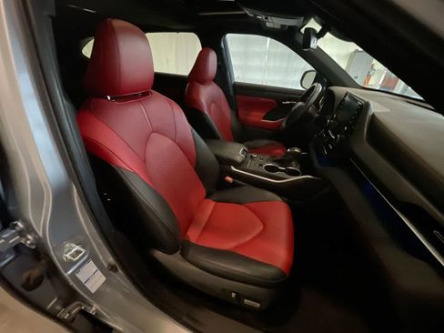 Used 2022 Toyota Highlander XSE image 26