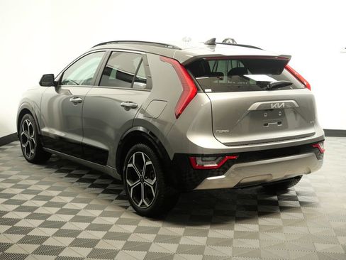 Used 2023 Kia Niro SX Touring image 7