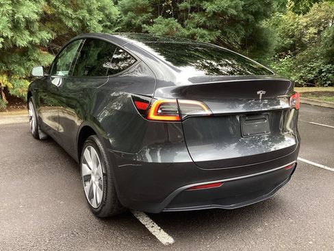 Used 2024 Tesla Model Y Long Range AWD/4WD image 15