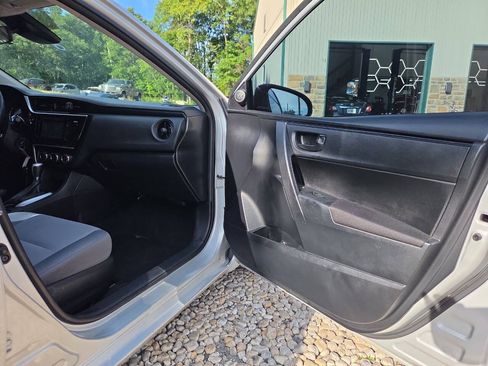 Used 2017 Toyota Corolla XLE FWD image 18