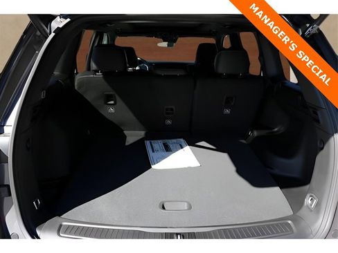 New 2025 Jeep Grand Cherokee Limited w/ Black Appearance Package image 17