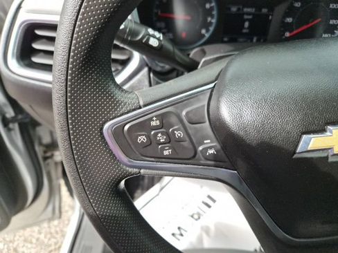 Used 2021 Chevrolet Equinox LS image 18