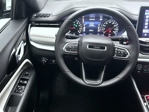 Used 2025 Jeep Compass Limited AWD/4WD image 12