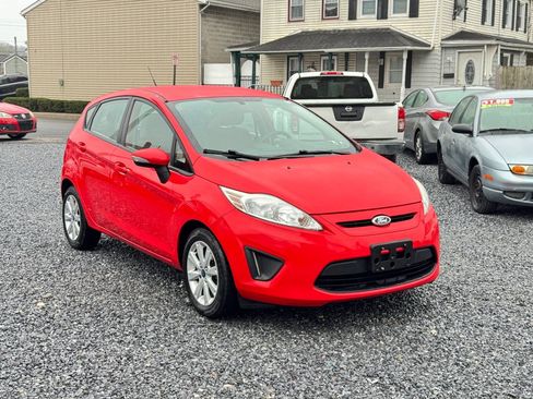 Used 2013 Ford Fiesta SE FWD image 3