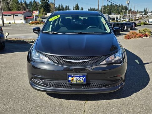 Used 2024 Chrysler Voyager LX FWD image 9