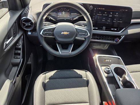 New 2026 Chevrolet Equinox LT w/ Convenience Package II FWD image 9