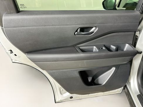 Used 2025 Nissan Pathfinder SV AWD/4WD image 25