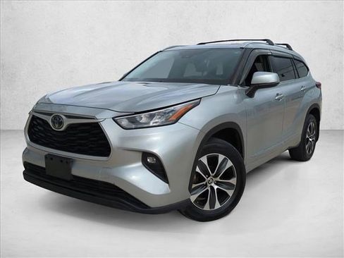 Used 2020 Toyota Highlander XLE AWD/4WD image 1