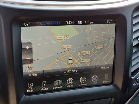 Used 2015 Jeep Cherokee Limited AWD/4WD image 18