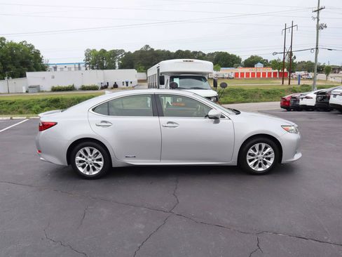 Used 2013 Lexus ES 300h w/ Luxury Pkg FWD image 11