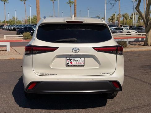 Used 2020 Toyota Highlander Limited FWD image 5