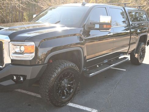 Used 2019 GMC Sierra 3500 Denali w/ Duramax Plus Package image 12