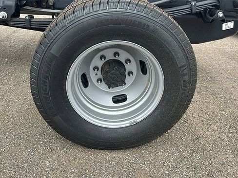 New 2025 Ford F350 XL w/ XL Chrome Package image 19