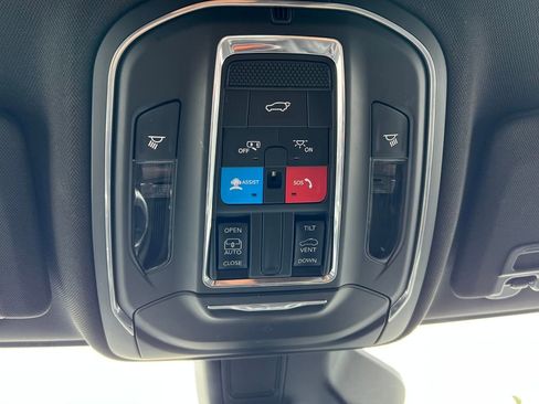 Used 2023 Jeep Grand Cherokee Altitude image 33