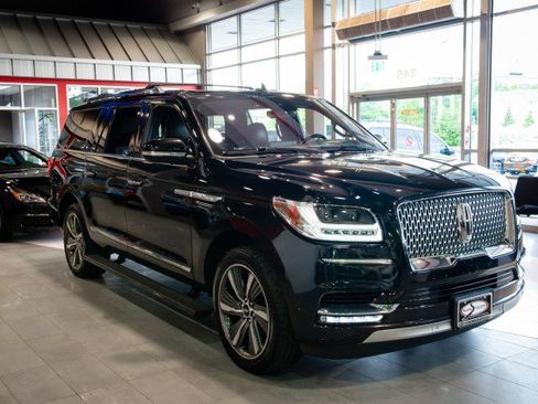 Used 2019 Lincoln Navigator L Reserve w/ Cargo Package AWD/4WD image 3