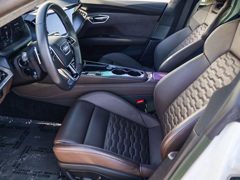 Used 2023 Audi e-tron GT Prestige image 19