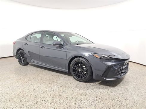 Used 2025 Toyota Camry SE image 4