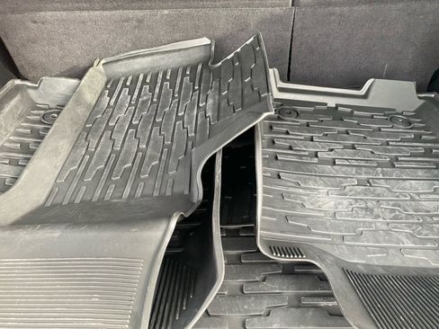 Used 2020 Jeep Grand Cherokee Laredo image 17