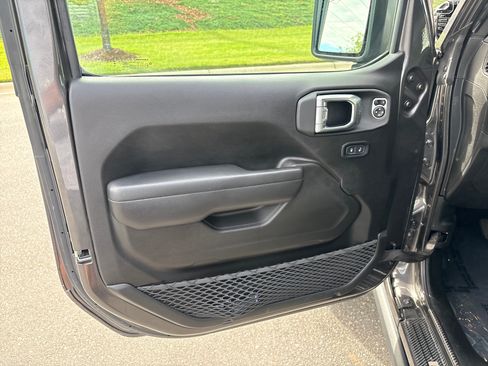 Certified 2025 Jeep Gladiator Sport AWD/4WD image 15