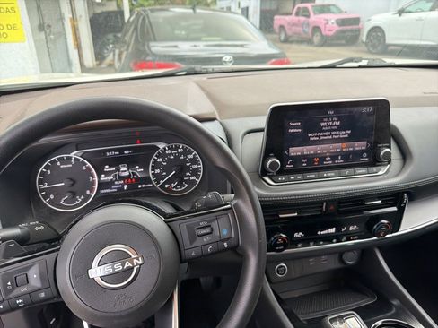 Certified 2022 Nissan Rogue SV image 14