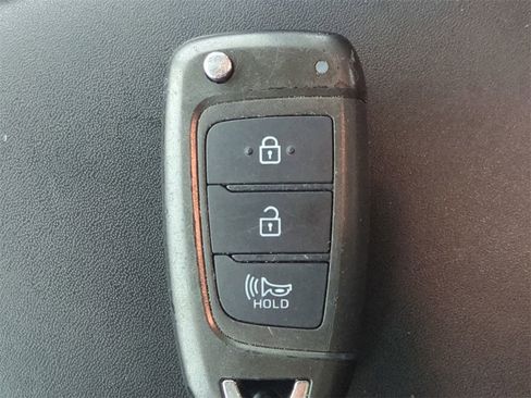 Used 2023 Hyundai Venue SEL w/ Cargo Package image 30