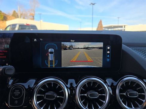 Used 2025 Mercedes-Benz GLA 250 4MATIC image 27