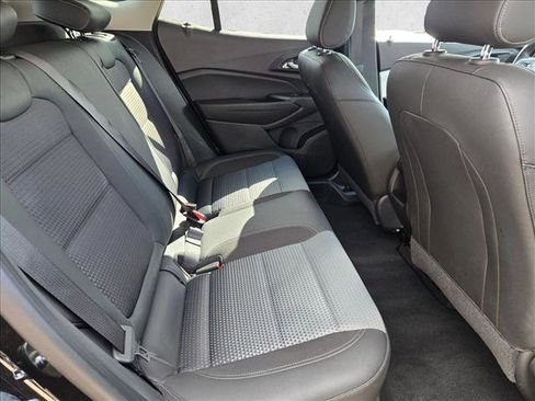 Used 2025 Chevrolet Trax LT w/ LT Convenience Package image 17