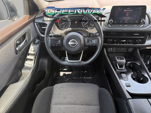 Used 2023 Nissan Rogue SV FWD image 13