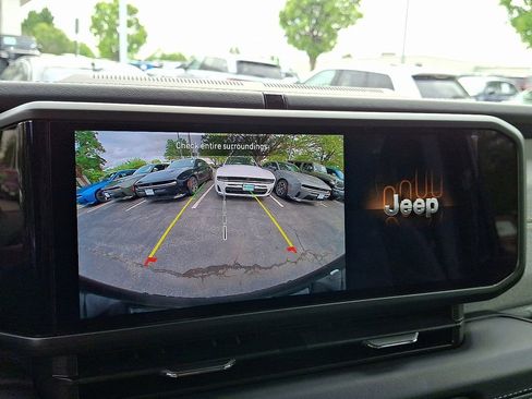 Certified 2025 Jeep Wrangler Unlimited Sahara w/ Safety Group AWD/4WD image 17