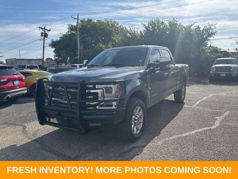 Used 2022 Ford F250 Platinum w/ FX4 Off-Road Package AWD/4WD image 1