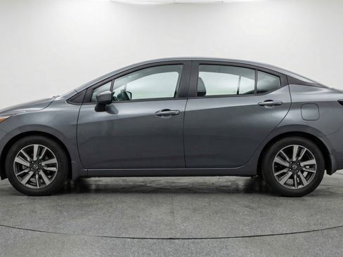 Used 2025 Nissan Versa SV image 5